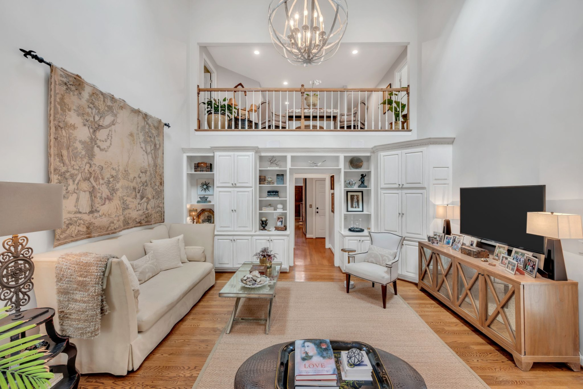 Nashville, Tennessee 37205, 4 Bedrooms Bedrooms, ,3 BathroomsBathrooms,Single Family Home,Active Listings,1100