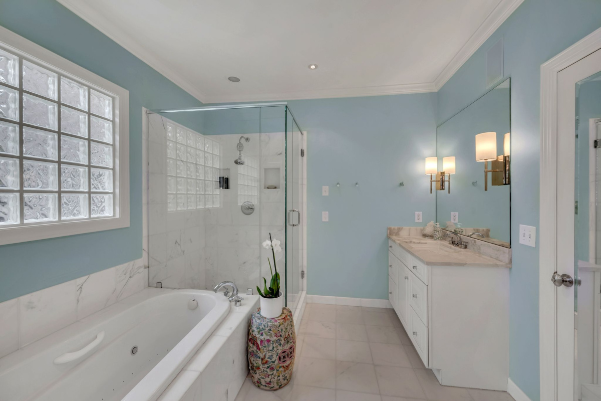 Nashville, Tennessee 37205, 4 Bedrooms Bedrooms, ,3 BathroomsBathrooms,Single Family Home,Active Listings,1100