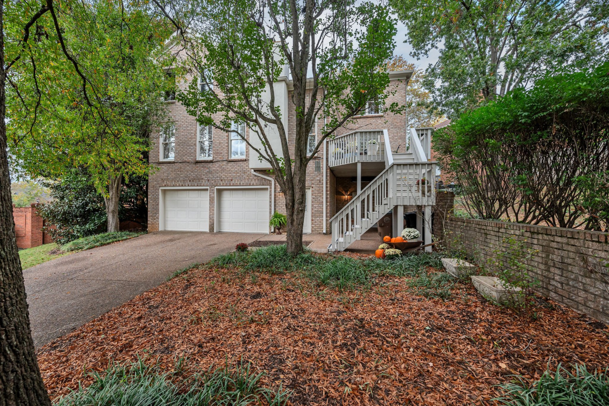Nashville, Tennessee 37205, 4 Bedrooms Bedrooms, ,3 BathroomsBathrooms,Single Family Home,Active Listings,1100