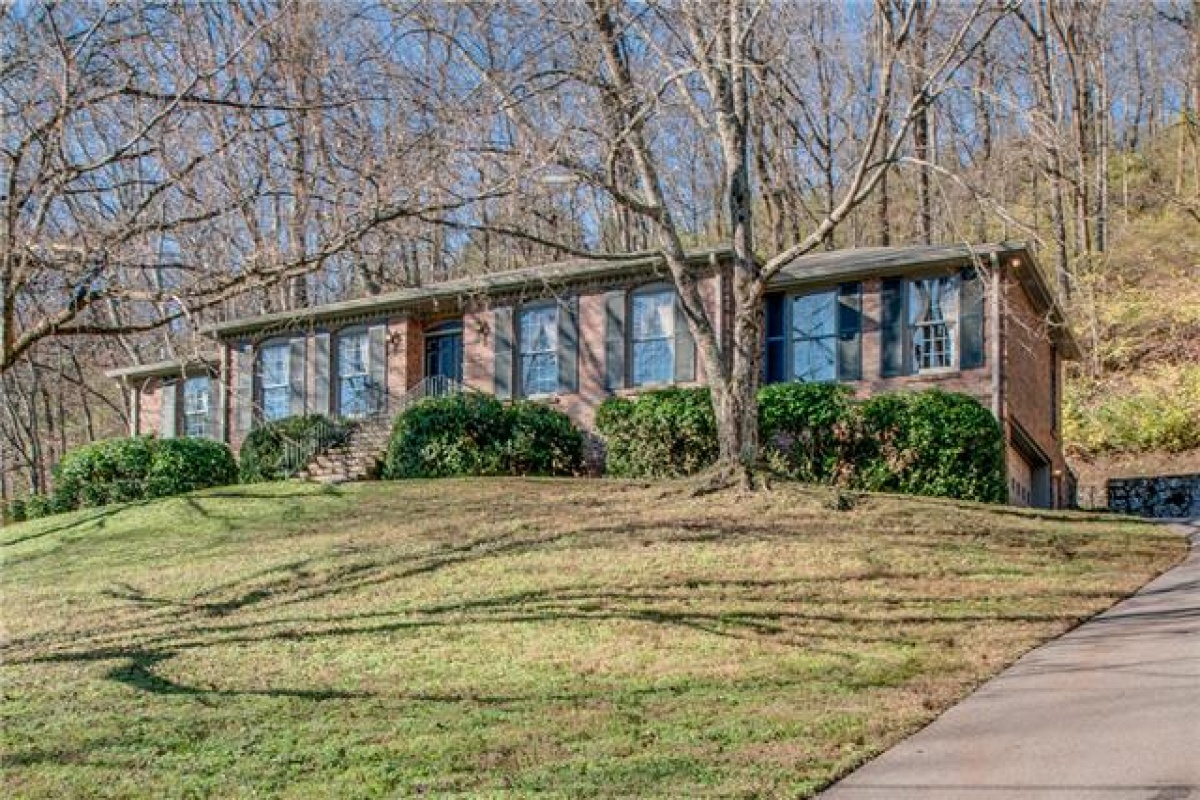 2235 Chickering Ln, Nashville, Tennessee 37215, 3 Bedrooms Bedrooms, ,2 BathroomsBathrooms,Single Family Home,Sold Listings,Chickering Ln,1043